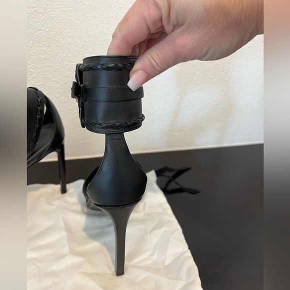 Gucci Black Leather & Gold Horse Bit Ankle Cuff Stiletto Heel Gladiator Sandal - Picture 8 of 15